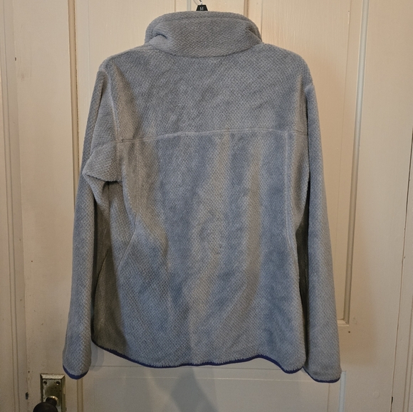 Patagonia Heather Gray Fleece with Purple Trim - Picture 4 of 6